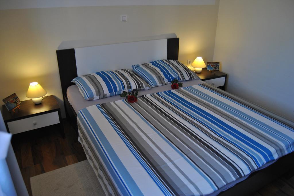 House With Swimming Pool Blue Diamond Apartment Povljana Bagian luar foto